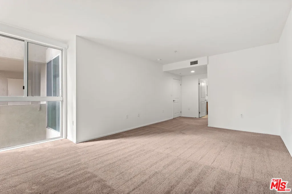 Los Angeles, California 90012, United States, 2 Bedrooms Bedrooms, ,2 BathroomsBathrooms,Residential,Active,226674