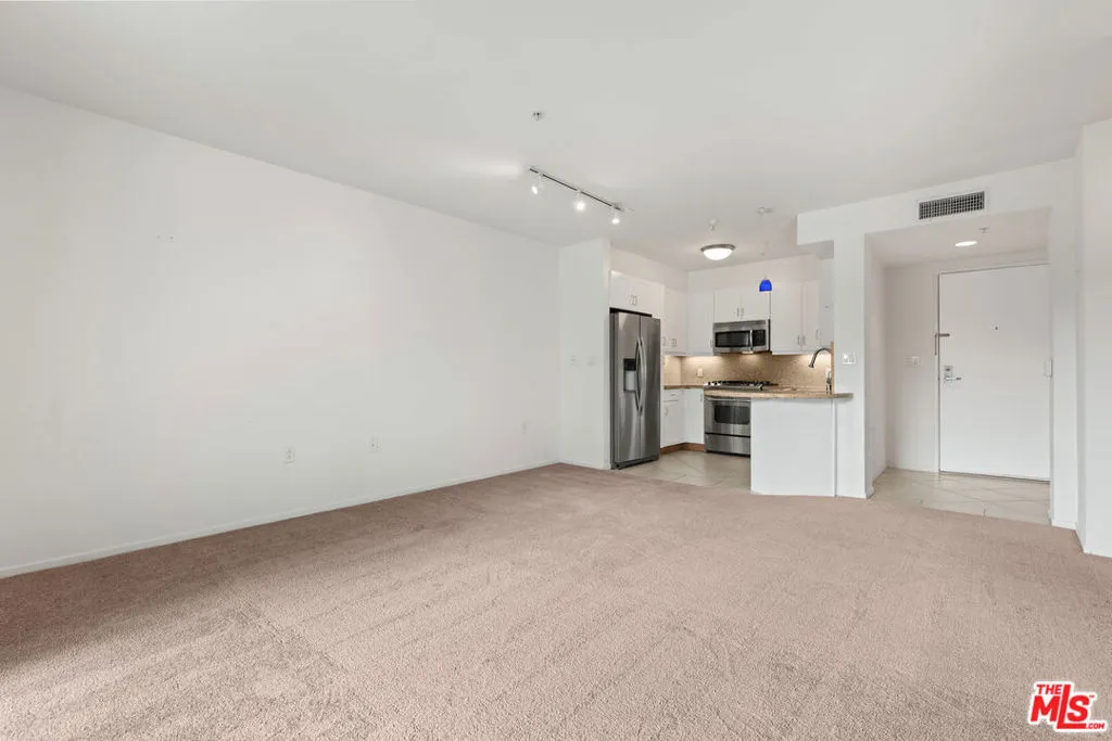 Los Angeles, California 90012, United States, 2 Bedrooms Bedrooms, ,2 BathroomsBathrooms,Residential,Active,226674