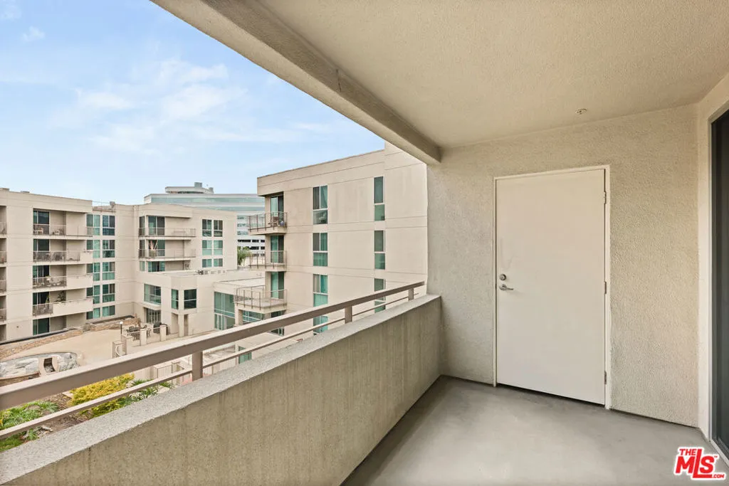 Los Angeles, California 90012, United States, 2 Bedrooms Bedrooms, ,2 BathroomsBathrooms,Residential,Active,226674