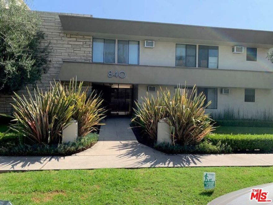 Beverly hills adjacent Studio apt in security building with washer/Dryer access - hardwood  floors and tile bathroom. Comes with stove, microwave & refrigerator - wall to wall closet space - Great location