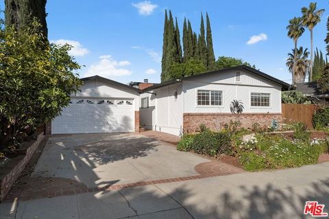 Photo of 15005 Killion Street, Sherman Oaks, CA 91411 (MLS # 26646881)