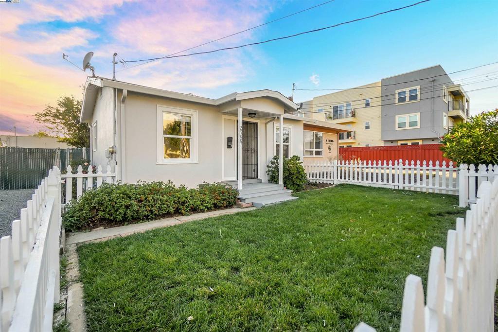 JACKSON TRIANGLE - Residential