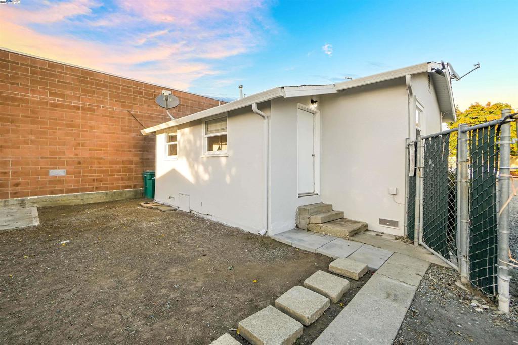 JACKSON TRIANGLE - Residential