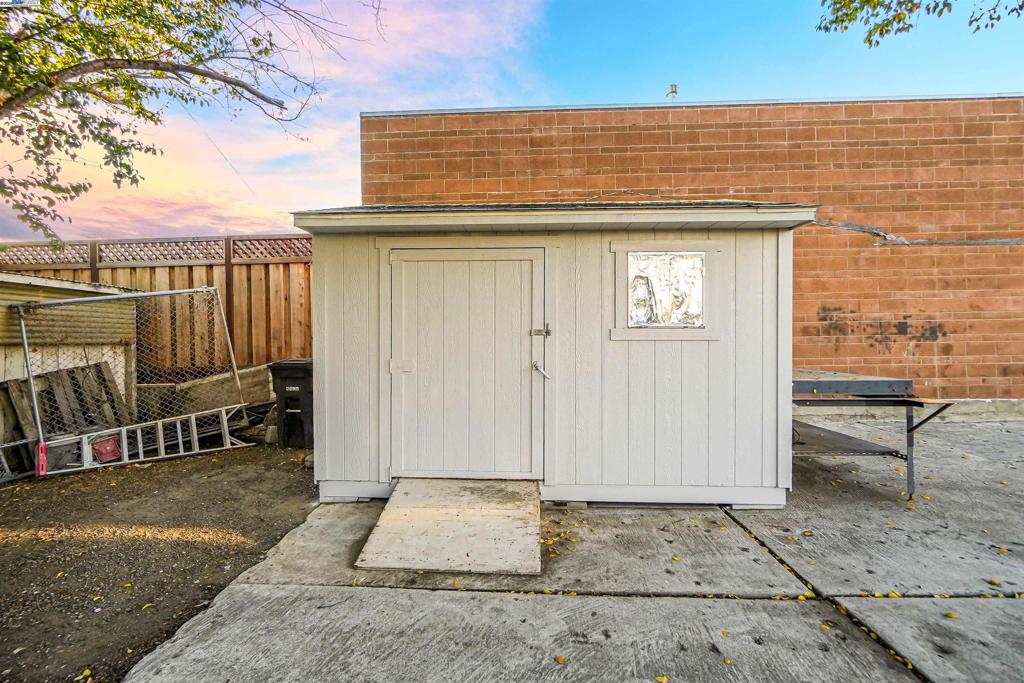 JACKSON TRIANGLE - Residential