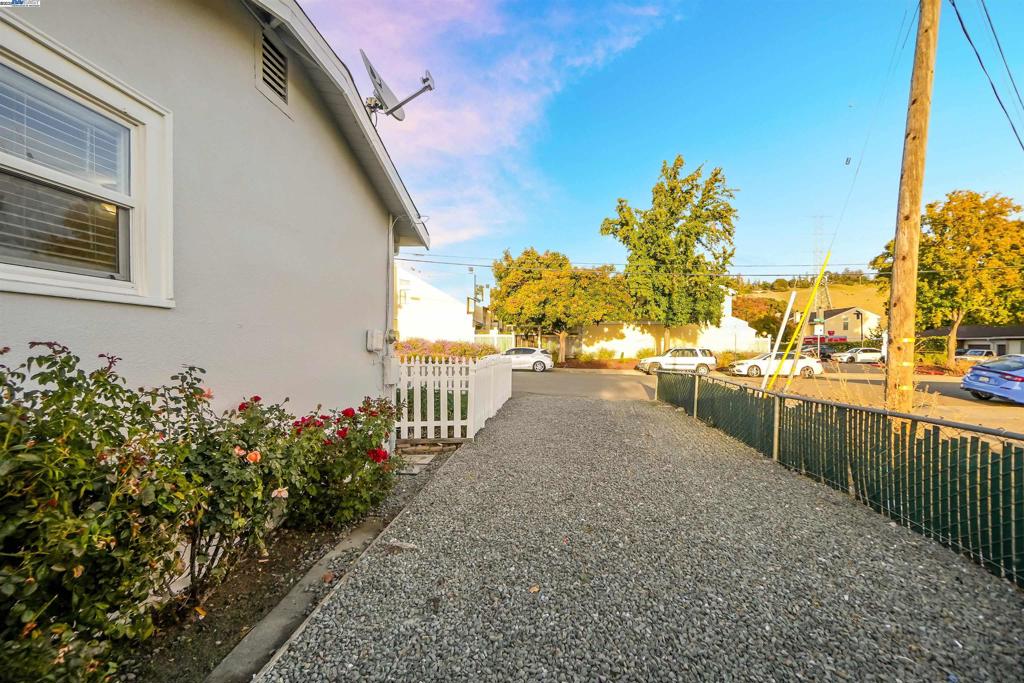 JACKSON TRIANGLE - Residential