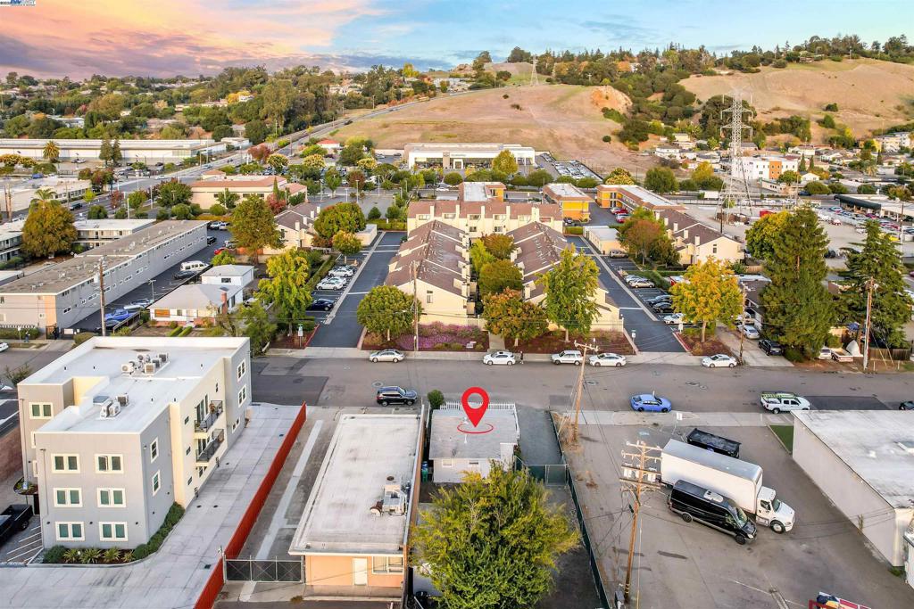 JACKSON TRIANGLE - Residential