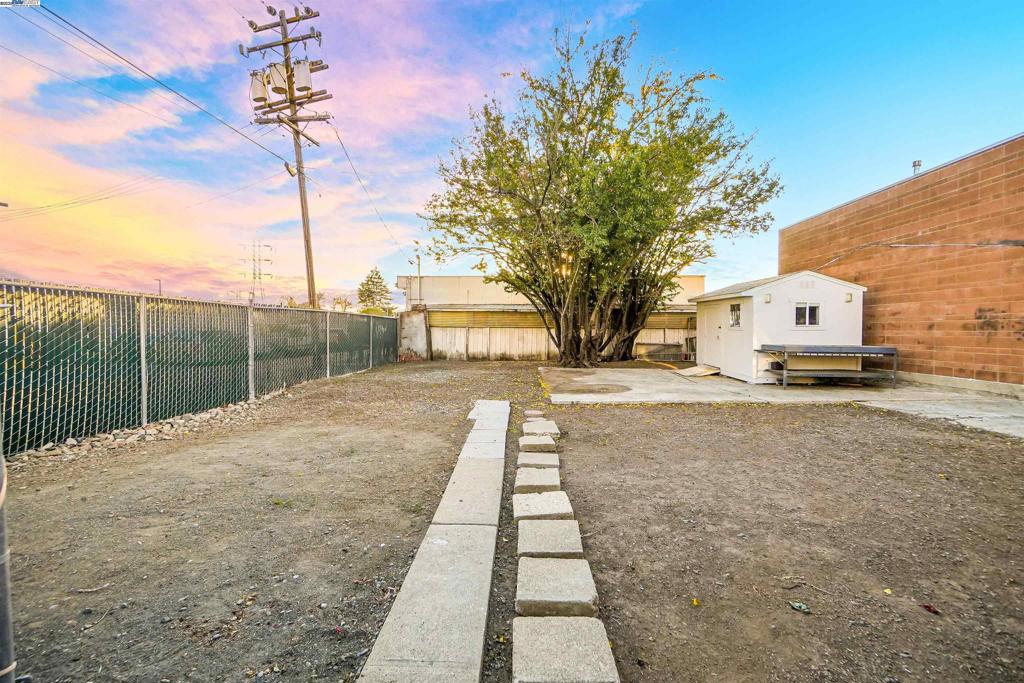 JACKSON TRIANGLE - Residential