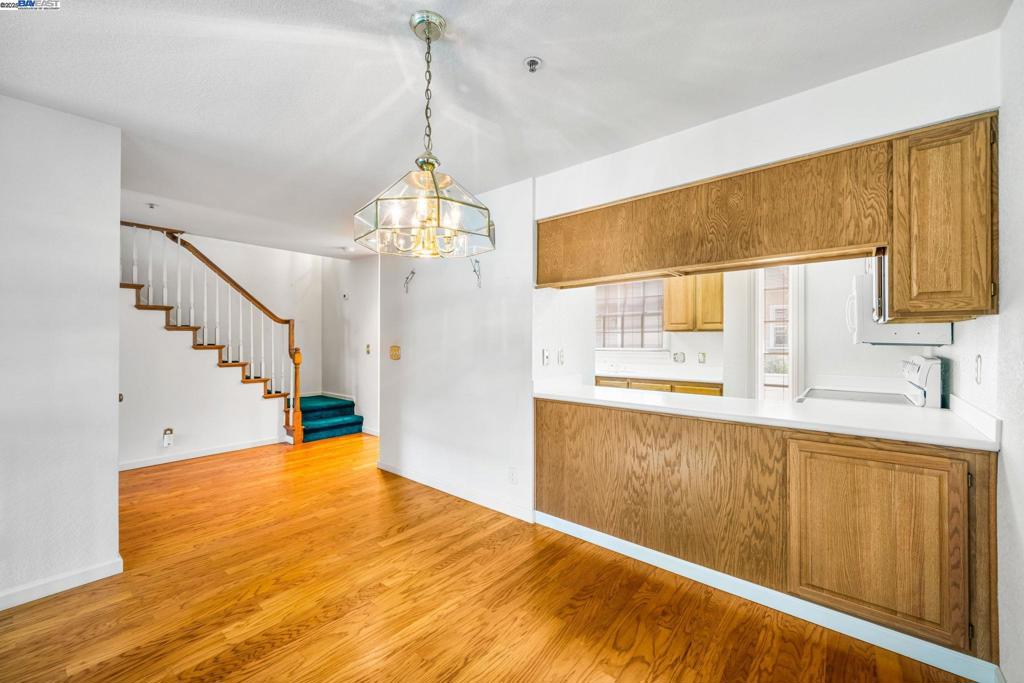 1555 Cherry St 12