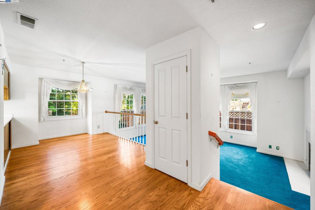 1555 Cherry St 12