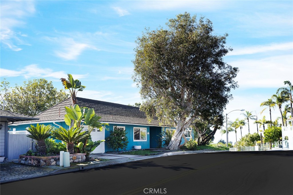 200 Avenida San Carlos