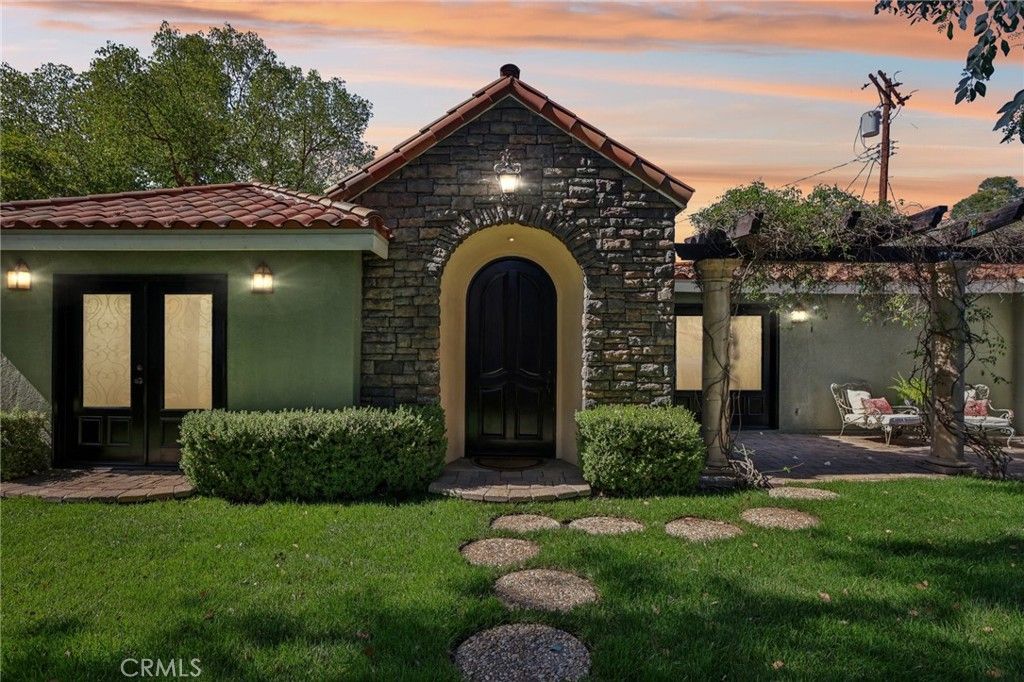 Photo of 22015 Independencia Street, Woodland Hills, CA 91364 (MLS # SR25230689)