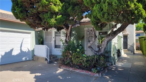 Photo of 2415 E 7th Street, Long Beach, CA 90804 (MLS # DW25162596)