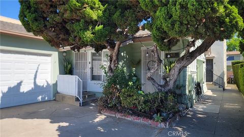 Photo of 2415 E 7th Street, Long Beach, CA 90804 (MLS # DW25162596)