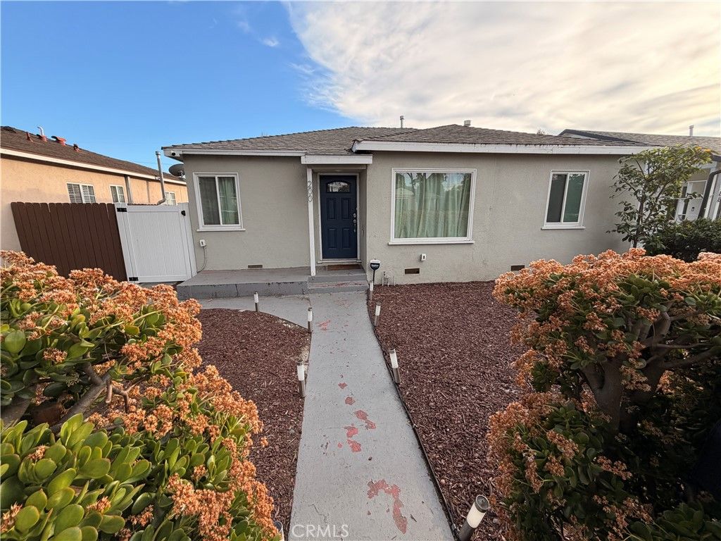 Photo of 200 E Barclay Street, Long Beach, CA 90805 (MLS # RS26044911)