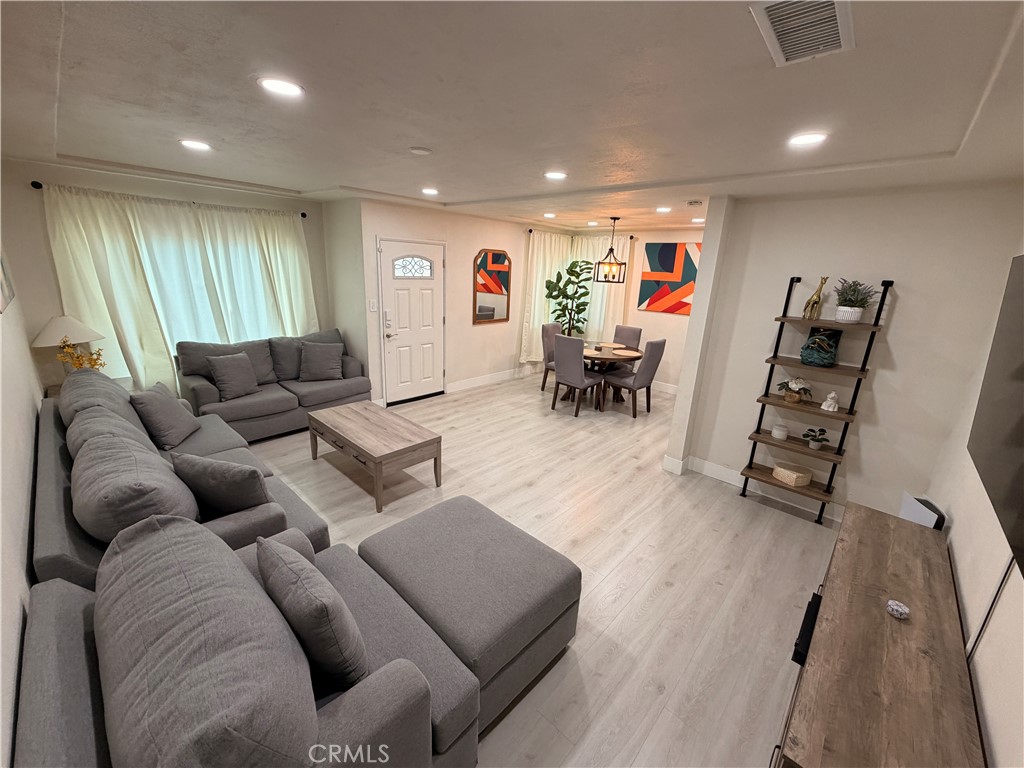 200 E Barclay Street