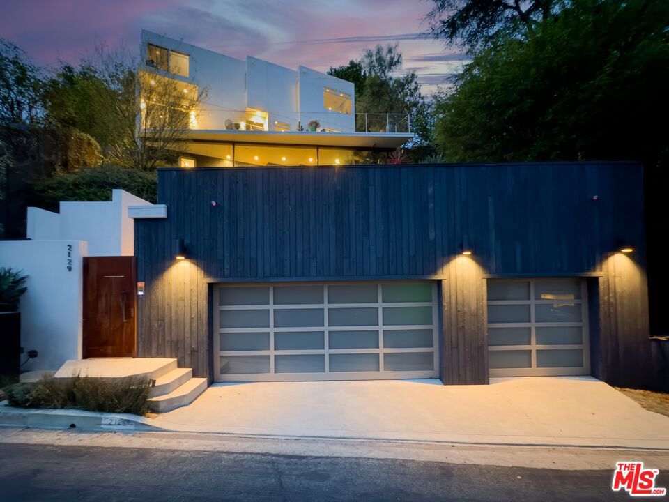 2129 Redcliff Street