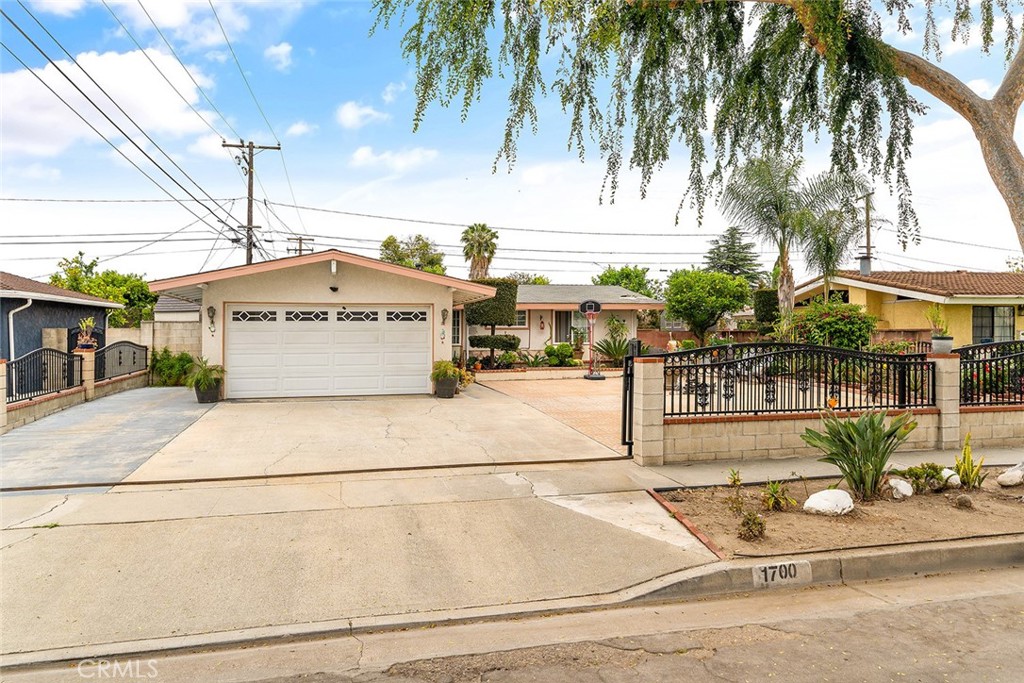 1700 W Elm Avenue