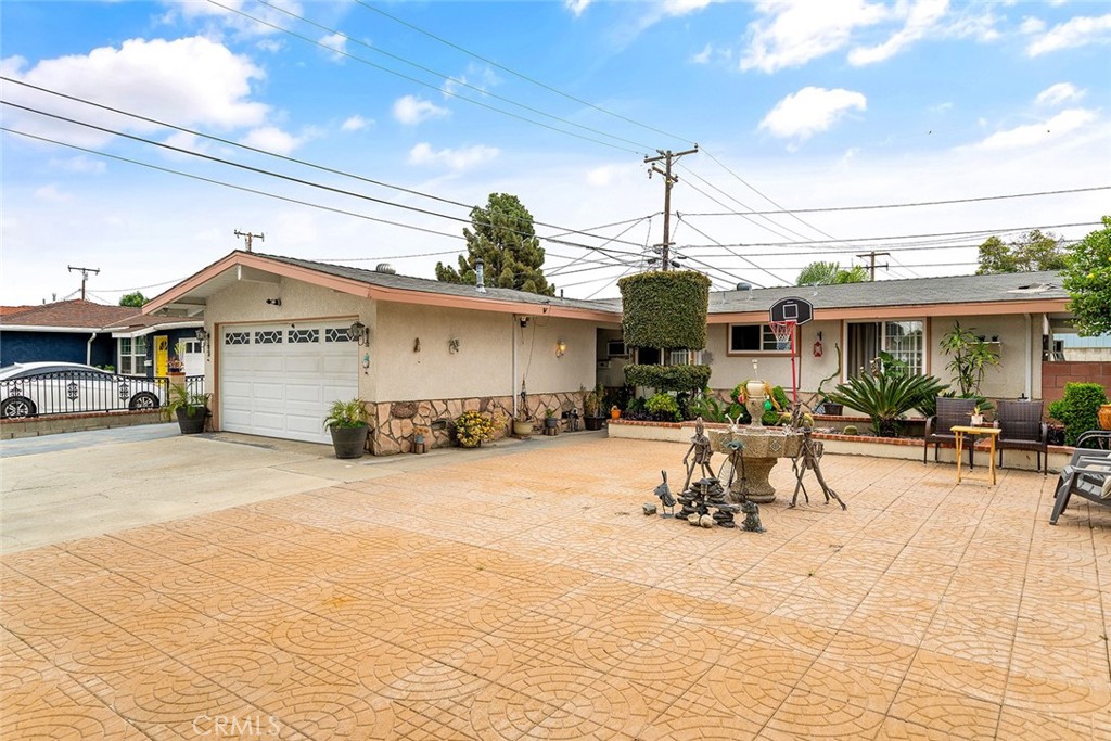1700 W Elm Avenue