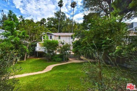 Photo of 14017 Valley Vista Boulevard, Sherman Oaks, CA 91423 (MLS # 26649251)