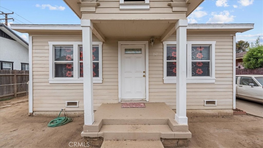 Best priced starter home in the city of Montebello. This great 2 bedroom 1 bath home is perfect for a first time home buyer or a savvy investor who can build an ADU on this property and dramatically increase the value. Home has had some upgrades and is in ready to move in. Home wont last long.