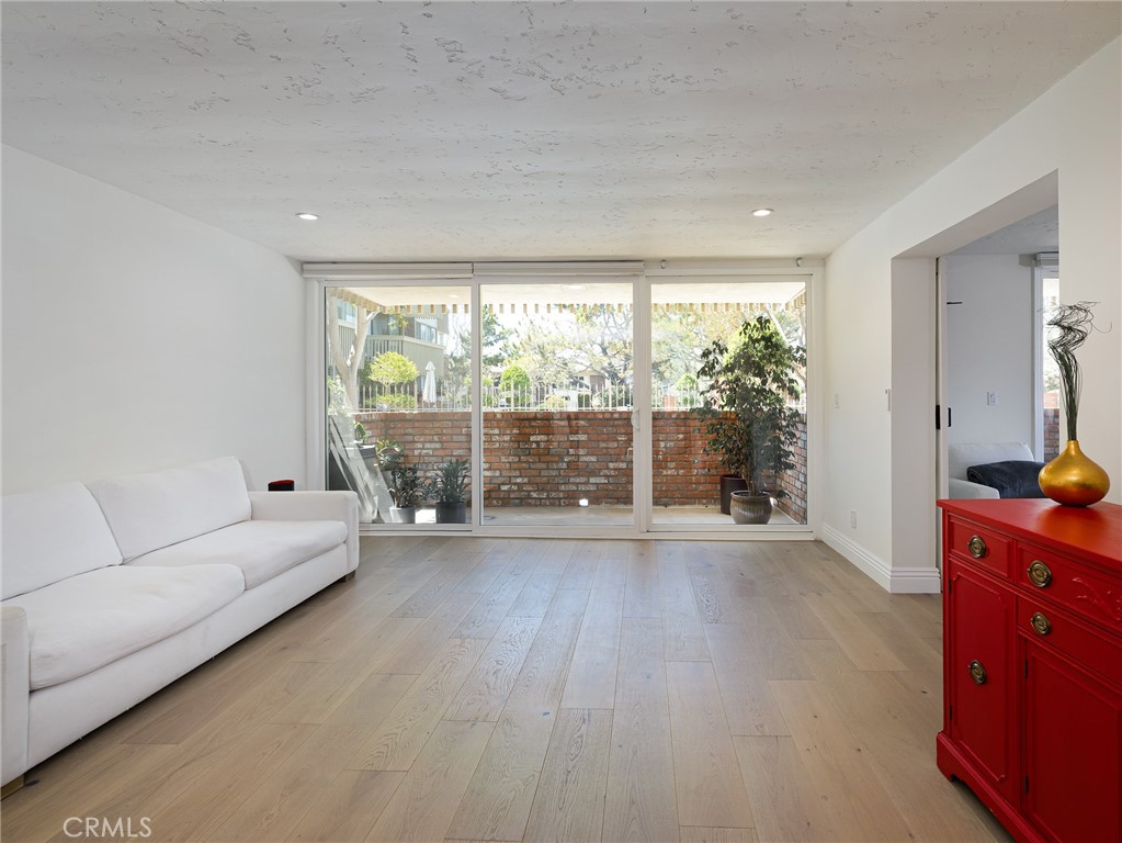 6526 Ocean Crest A-115