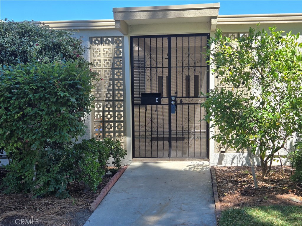 *** SPACIOUS 2 BED 2 BATHS UNIT AVAILABLE FOR LEASE IN ACTIVE SENIOR COMMUNITY OF LAGUNA WOODS*** 1250 SQFT*** NEAR GATE 1*** BRAND NEW CARPETING, SMOOTH CEILINGS, SKYLIGHTS.THE ATRIUM HAS BEEN CONVERTED AND ADDED TO BIGGER LIVING SPACE. ENJOY THE MEMBERSHIP OF FULL AMENITIES LIKE PROPERTY OWNER.
LAGUNA WOODS IS A RESORT LIVING STYLE COMPLEX. ONE OF THE BEST SENIOR COMMUNITY BY THE OR-ANGE COUNTY. COMMUNITY OFFERS 2 PROFESSIONAL GOLF COURSES, ONE 27-HOLE AND A 9-HOLE PAR 3 EXECUTIVE COURSE, SECURITY GATES (24/7), 3 FITNESS CENTERS, 10 TENNIS COURTS, 5 POOLS, EQUES-TIAN CENTER, PERFORMING ARTS THEATRE, 7 CLUB HOUSES, LIBRARY, OVER 250 SOCIAL CLUBS AND AC-TIVITIES. THE SHOPPING AREAS, RESTAURANTS AND MEDICAL FACILITIS ARE CLOSE.