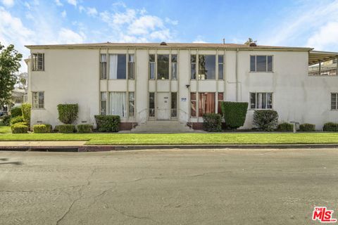 Photo of 1655 Carmona Avenue, Los Angeles, CA 90019 (MLS # 26696943)
