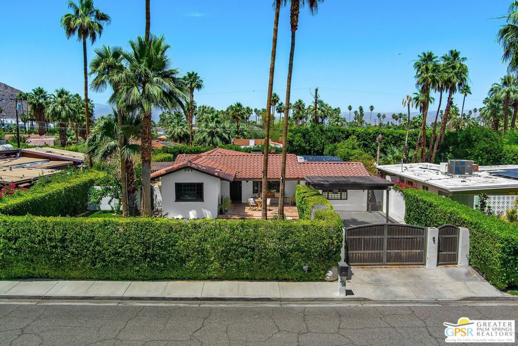 284 E Ocotillo Avenue