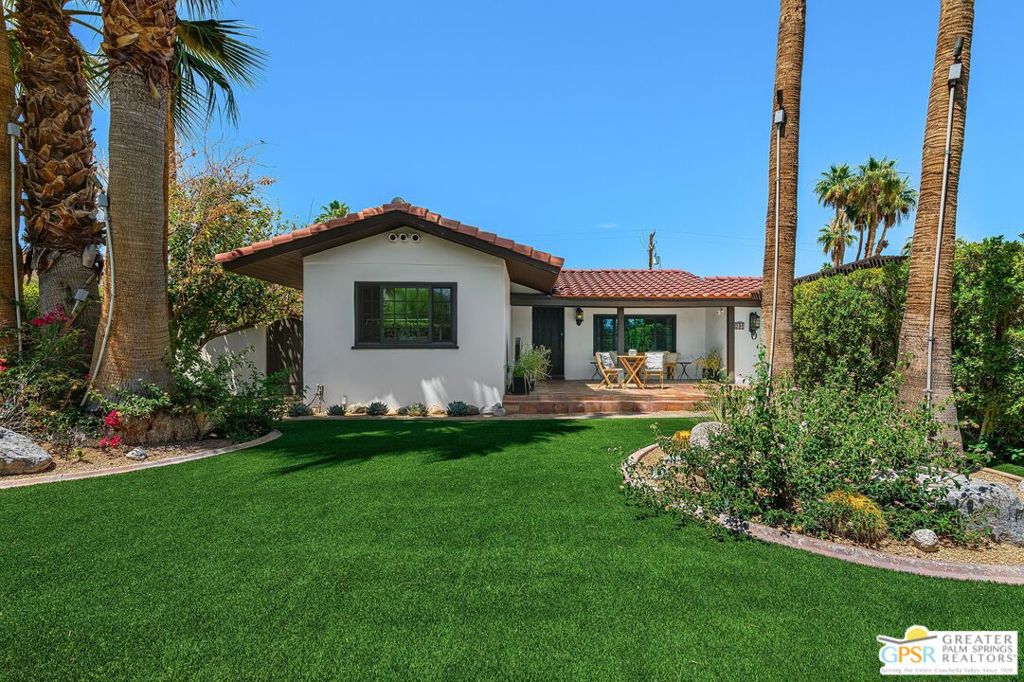 284 E Ocotillo Avenue