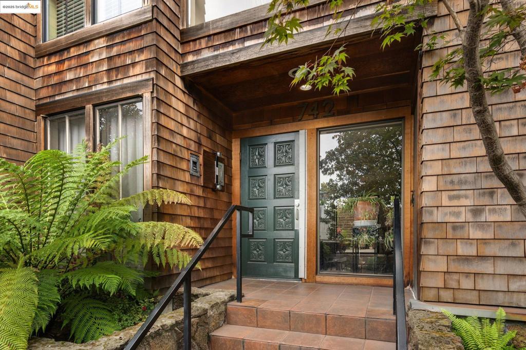 LAKESHORE/GRAND - Residential