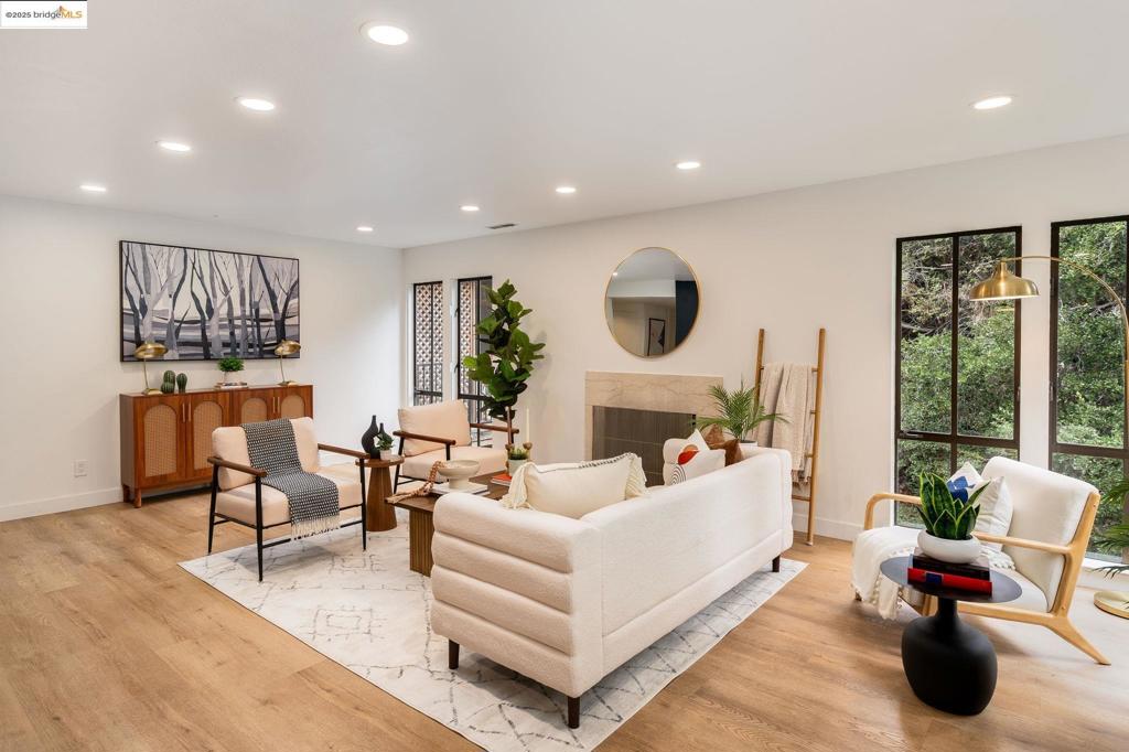 LAKESHORE/GRAND - Residential