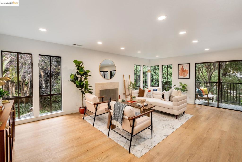 LAKESHORE/GRAND - Residential