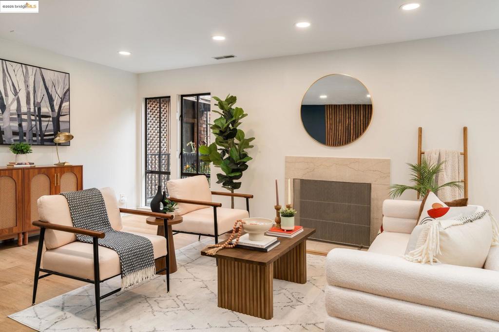 LAKESHORE/GRAND - Residential