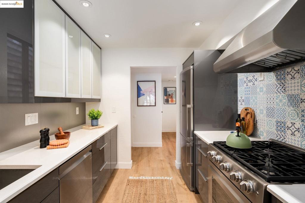 LAKESHORE/GRAND - Residential