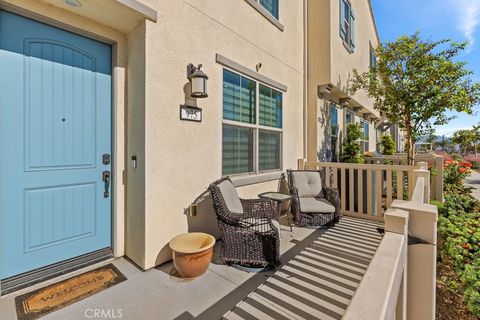 975 W Clover Rialto CA 92376