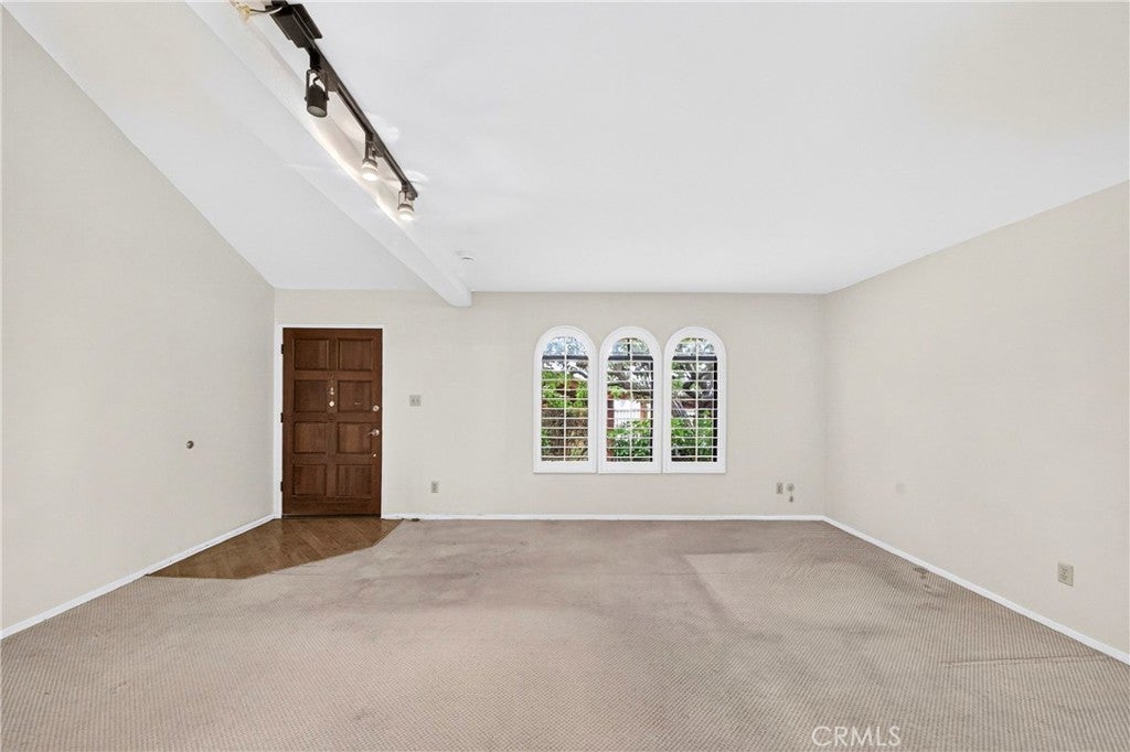 3431 Artesia 21