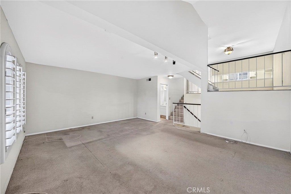 3431 Artesia 21