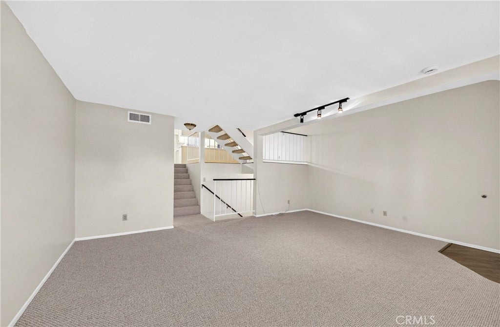 3431 Artesia 21