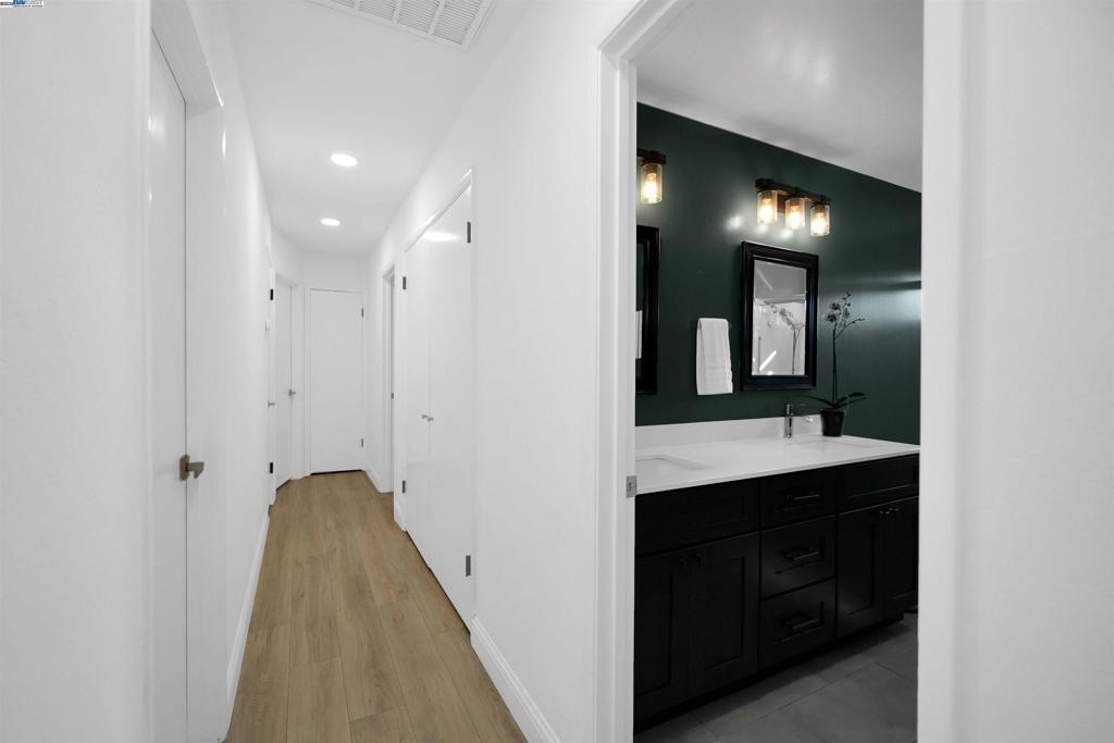 CARRIAGE SQUARE - Residential