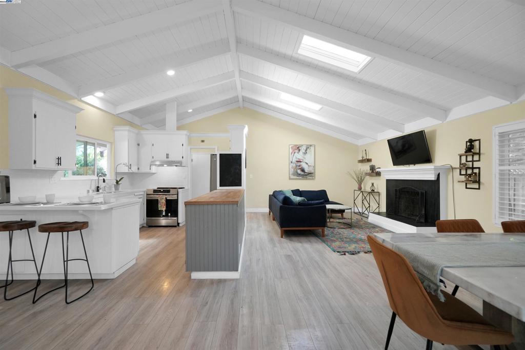 CARRIAGE SQUARE - Residential