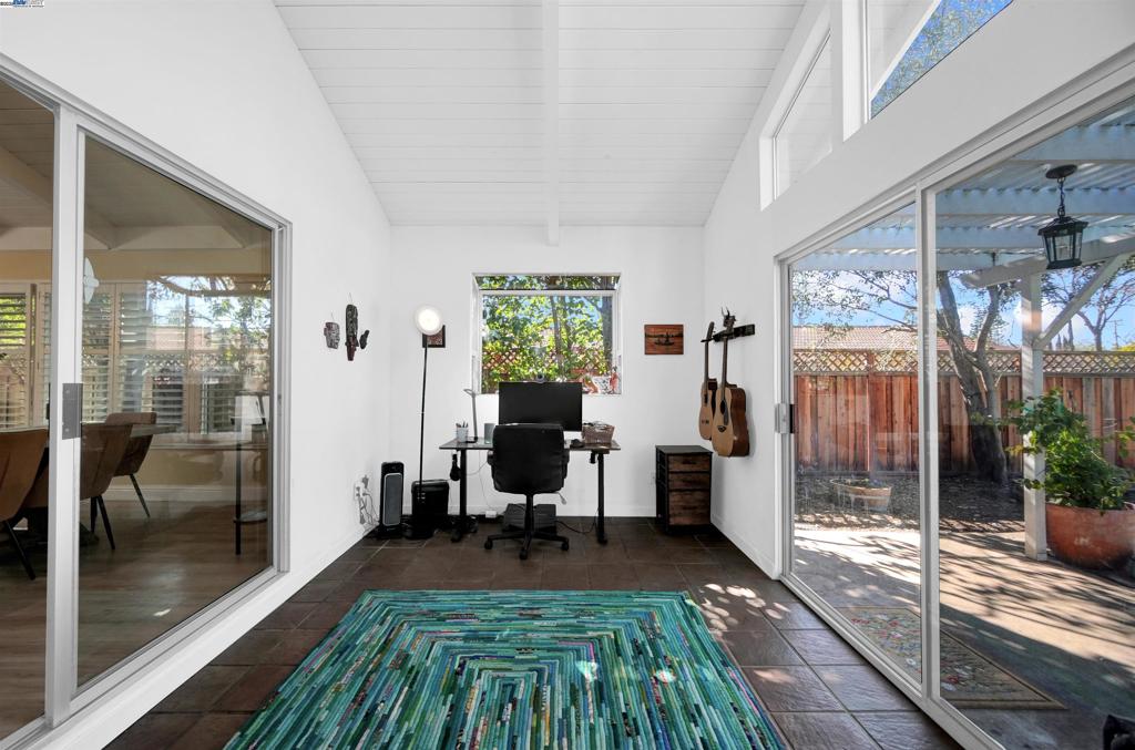 CARRIAGE SQUARE - Residential