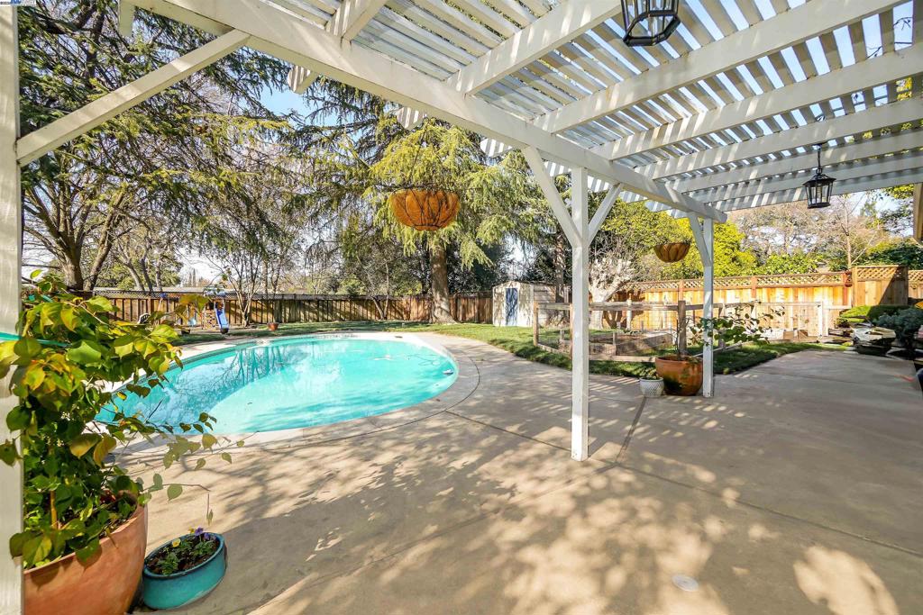 CARRIAGE SQUARE - Residential