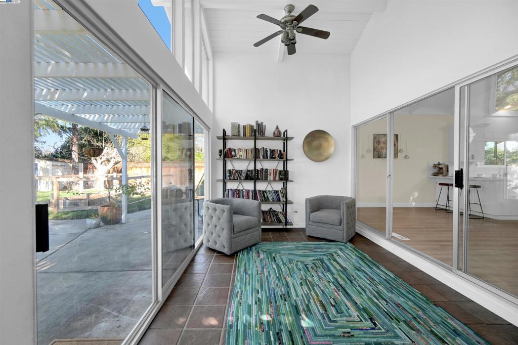 CARRIAGE SQUARE - Residential
