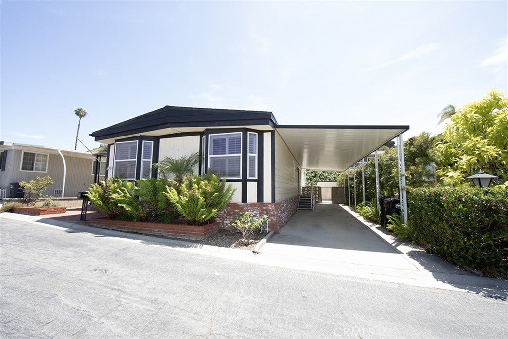 2550 Pacific Coast Hwy #201