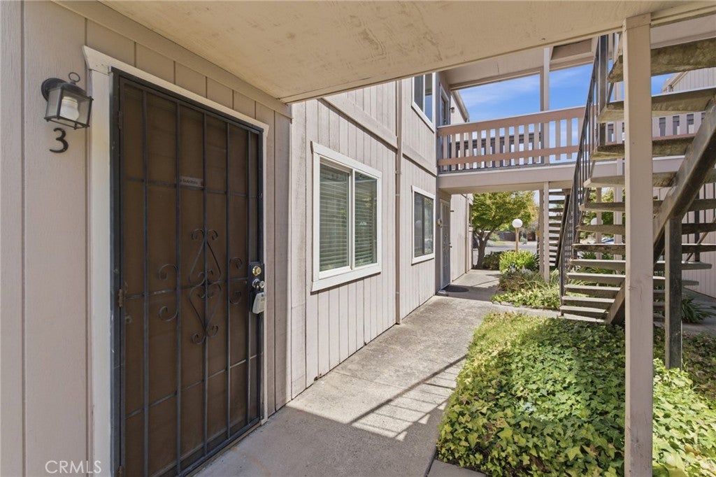 2220 Notre Dame Boulevard 3