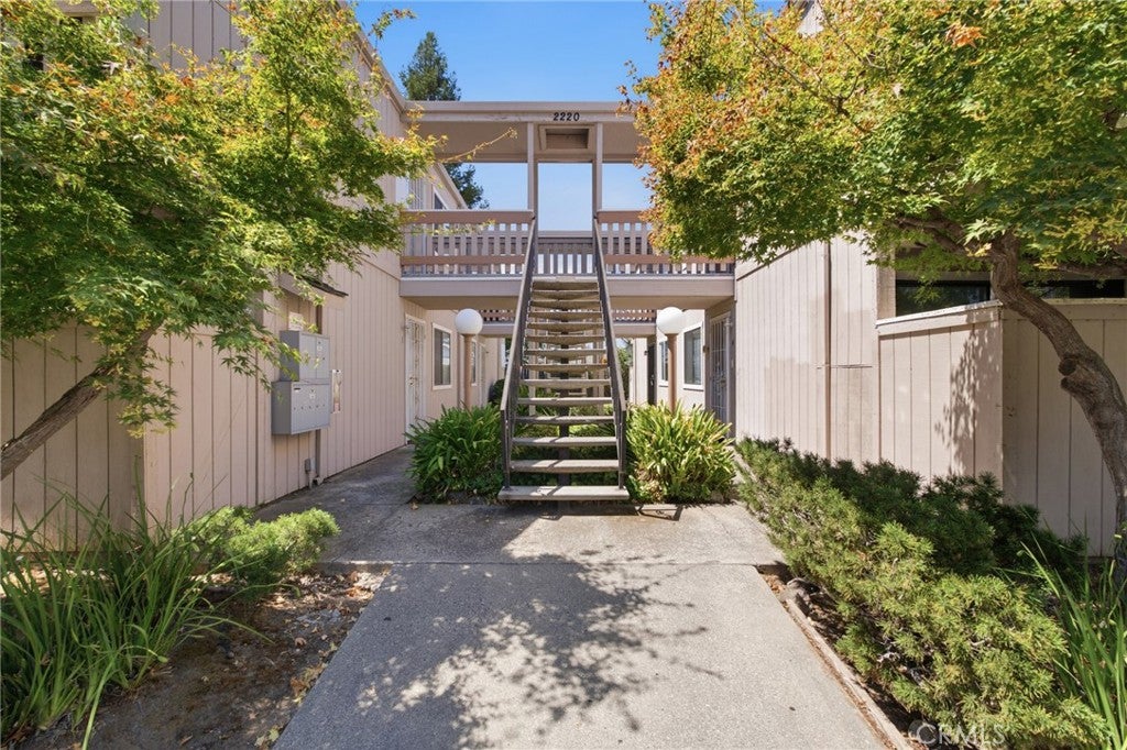 2220 Notre Dame Boulevard 3