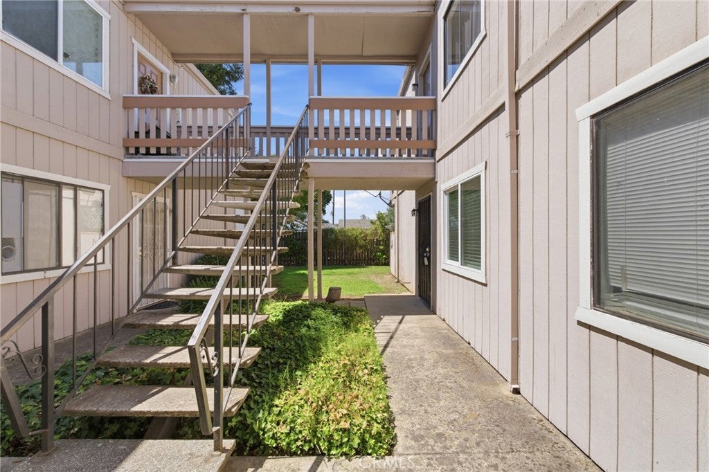 2220 Notre Dame Boulevard 3