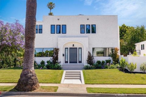 Photo of 132 Belmont Avenue, Long Beach, CA 90803 (MLS # IG26089019)