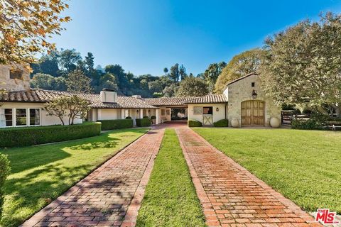 Photo of 1525 Old Oak Road, Los Angeles, CA 90049 (MLS # 25623909)