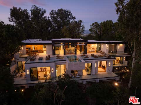 Photo of 12752 Mulholland Drive, Beverly Hills, CA 90210 (MLS # 26853917)